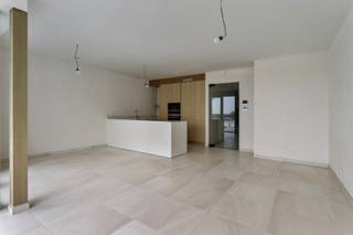Dit instapklaar duplexappartement met 3 slaapkamers is gelegen in de nieuwbouwresidentie Hélène-Charlotte , centraal tussen Nieuwpoort-Bad -en...