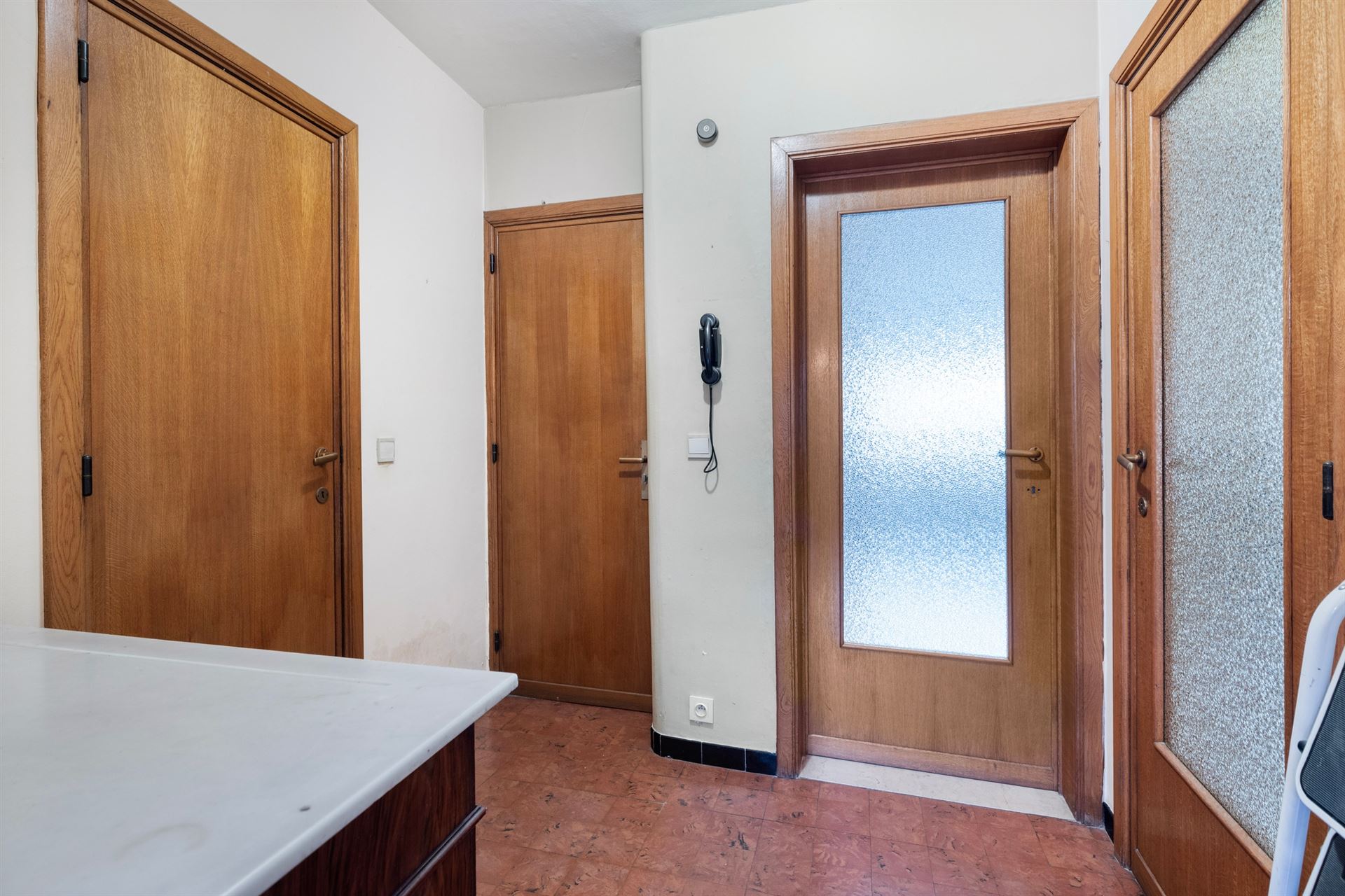 Opbrengsteigendom opgedeeld in 2 appartementen met 2 slpks - foto 5