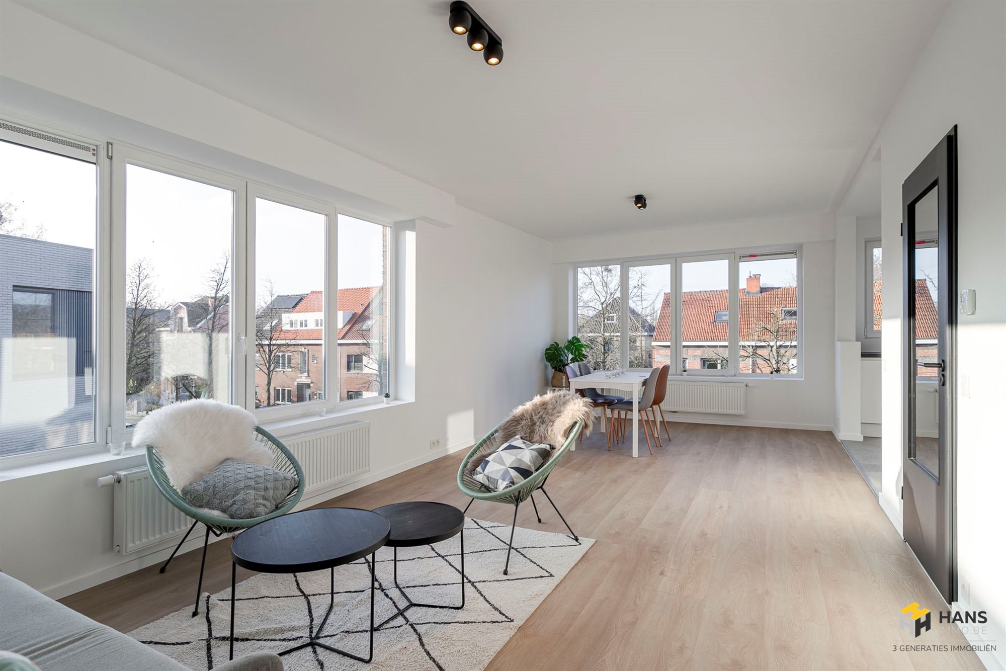 Gerenoveerd hoekappartement (92 m²) met 3 slaapkamers en garage in Ekeren. - foto 1