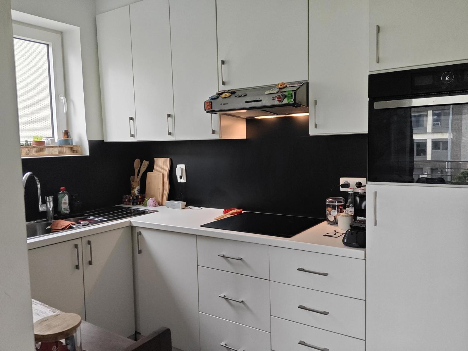 Sfeervol gerenoveerd appartement met terras en parking! - foto 2