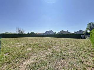 Dit perceel is gelegen in het gegeerde Lochristi en dus een unieke opportuniteit!TROEVEN- Gegeerde, kindvriendelijke buurt met vlotte bereikbaarheid-...