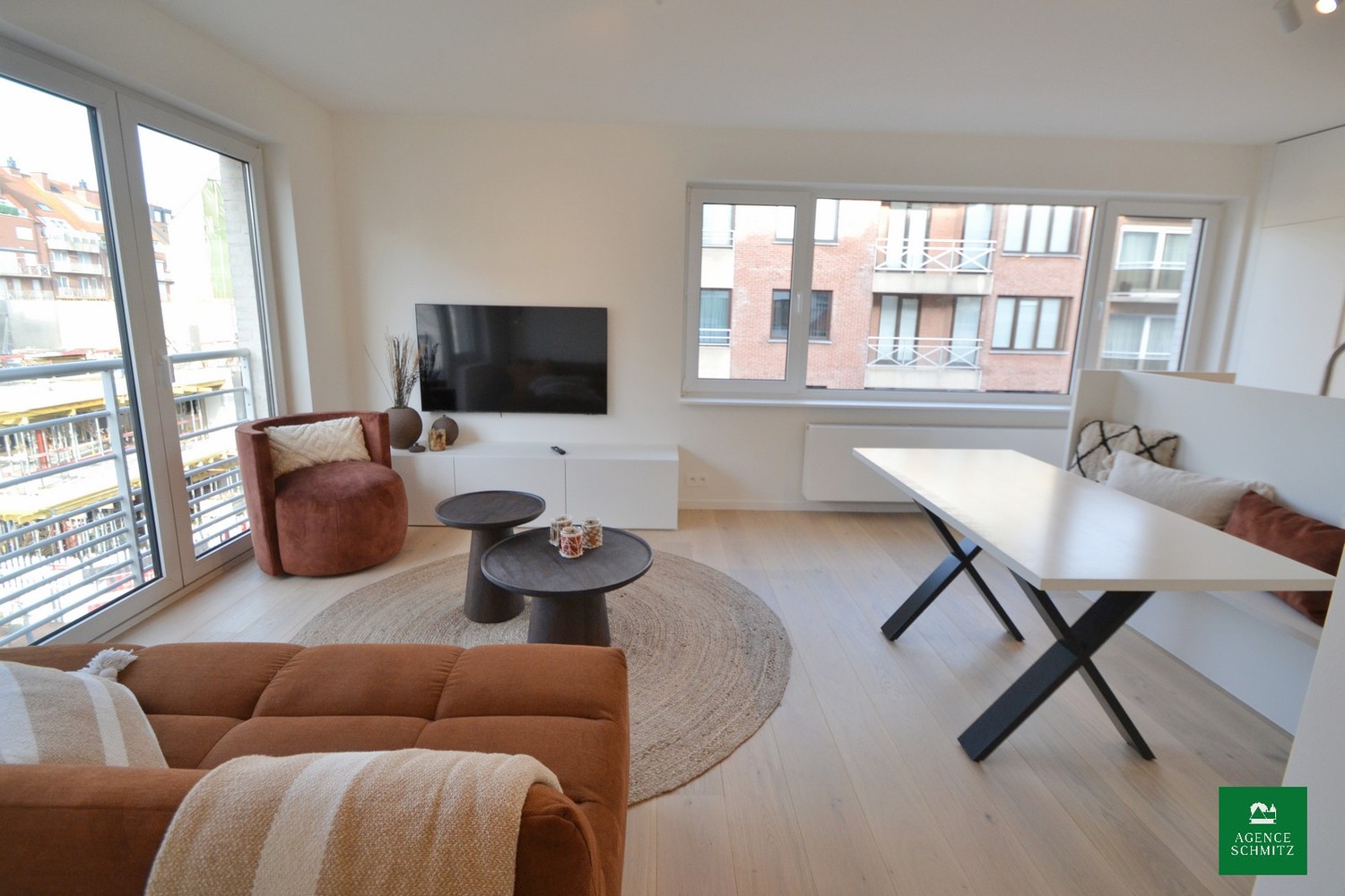 Volledig gerenoveerd hoekappartement met 2 slaapkamers op de hoek van Leopoldlaan met Bayauxlaan. - foto 5