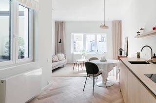 Appartement op de eerste verdieping te koop in een kleinschalig gebouw met slechts drie entiteiten, gelegen in de Braekeleerstraat 23 te...