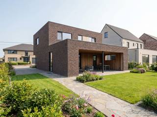 <p><span>Detached new-build home located in a rural setting in Rillaar. Situated on a very quiet street with hardly any through traffic, just a stone’s throw from Aarschot with convenient access to Leuven. LOT 5A indicated on the survey plan.<br /><br />Sleek, contemporary home situated on a north-west facing lot of 540 m² with a living area of 209 m², offering more than enough space for a full-sized family home.</span></p><p><span>Layout:</span><span><br />- Ground floor: entry hall with guest bathroom, spacious, bright living room with an open kitchen island and a beautiful view of the garden. Spacious, practical storage room. Bedroom or office space on the ground floor.<br />- 1st floor: 3 spacious bedrooms, one of which features a walk-in closet. Bathroom and separate toilet. Utility room or storage room.</span></p><p><span>The garden offers plenty of peace and space to enjoy lovely summer evenings.<br /><br />The asking price of 390,000 euros, excluding 21% VAT and notary fees, is for a shell-only finish, with the following costs</span><span>included</span><span> </span><span></span><span>:<br />- structural work <br />- roofing work<br />- exterior carpentry, including high-efficiency double-glazed PVC windows<br />- purchase of land<br />- architect and engineering firm fees<br />- insurance<br /><br />Shell completion possible within 4 months.</span></p><p><span><br />The home can also be delivered fully finished, allowing you to have a say in the choice of flooring, kitchen, and bathroom. Information regarding a fully finished home with all details is available upon request. </span></p><p><span>Contact Dupont Real Estate at 015 15 15 15.</span><span><br /><br />Photographs are for illustrative purposes only and may differ from the actual construction.</span><span><br /><br /></span></p>