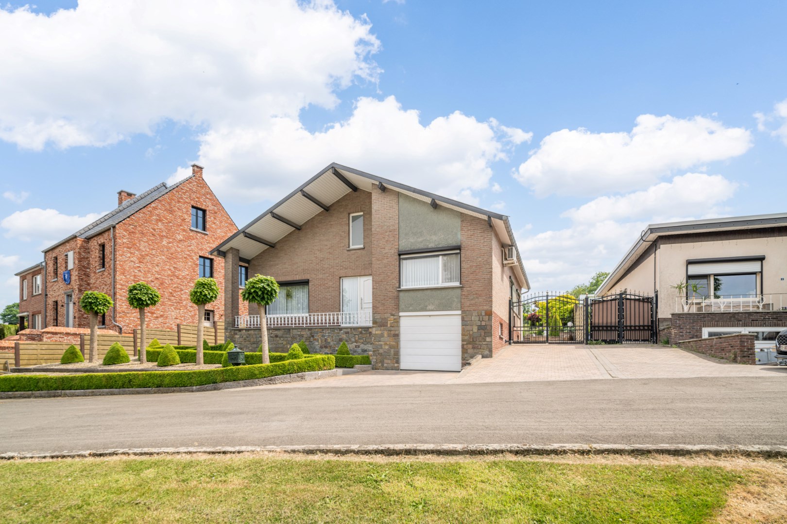 IN OPTIE - Verzorgde vrijstaande woning met mooie tuin op 11a 58ca, op enkele minuutjes van het centrum - foto 1