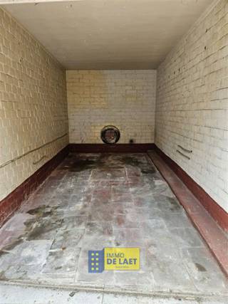 <p><span>centraal gelegen garage annex berging, vrij vanaf 01/09/2026</span></p>
