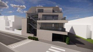 Située au cœur de Poperinge, juste en face de la piscine, cette résidence moderne propose 6 appartements, 1 garage et 5 places de parking, ce qui la rend idéale pour ceux qui aiment le confort et un emplacement central.Que vous recherchiez un appartement au rez-de-chaussée, un penthouse, un appartement compact d'une chambre ou un spacieux appartement de deux chambres, la Residentie « Hart » a quelque chose pour tous les goûts. Les surfaces varient de 84 m² à 141 m², et chaque appartement dispose d'une ou plusieurs terrasses, allant de 6 m² à 38 m². Grâce à l'installation de 7 panneaux solaires par appartement, vous profitez non seulement d'un confort domestique durable et économe en énergie, mais vous réduisez également vos coûts énergétiques.Intéressé ? Merci de contacter Charlotte Druant au 0474969298 ou à charlotte.druant@dewaele.com.Actuellement, l'intérieur et les matériaux peuvent encore être entièrement personnalisés en fonction du client.