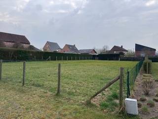 Rustig gelegen bouwgrond aan de rand van Itegem met een totaaloppervlakte van 737m².Het perceel is geschikt voor de bouw van een open...