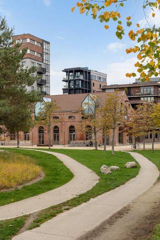 Op de zesde verdieping van de iconische Residentie Hardenvoort, gelegen te Park spoor Noord, bevindt zich deze uitzonderlijke loft met een...