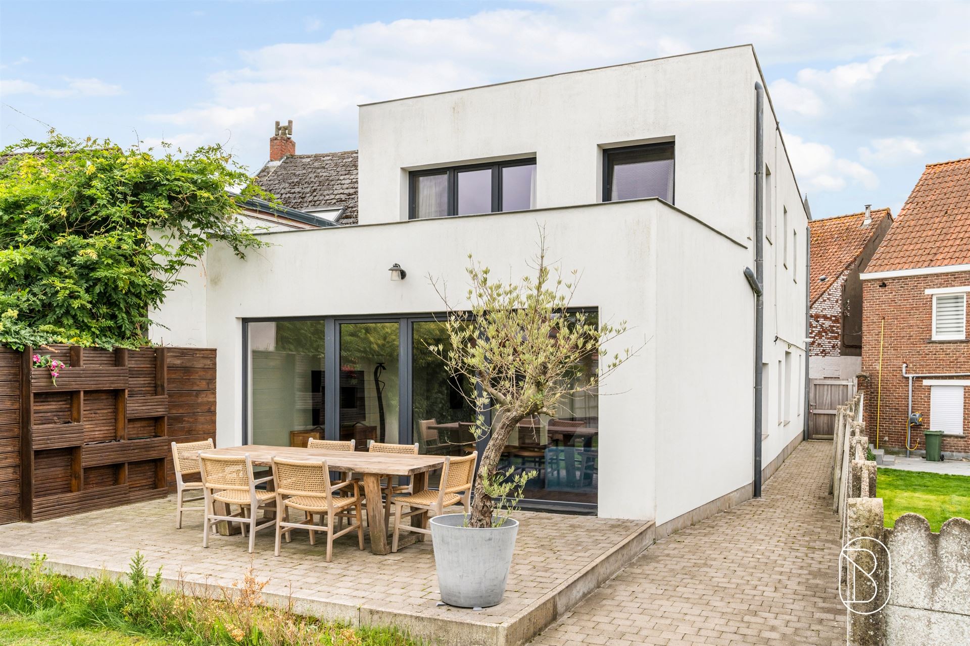 Volledig vernieuwde woning met 3 slaapkamers - foto 2
