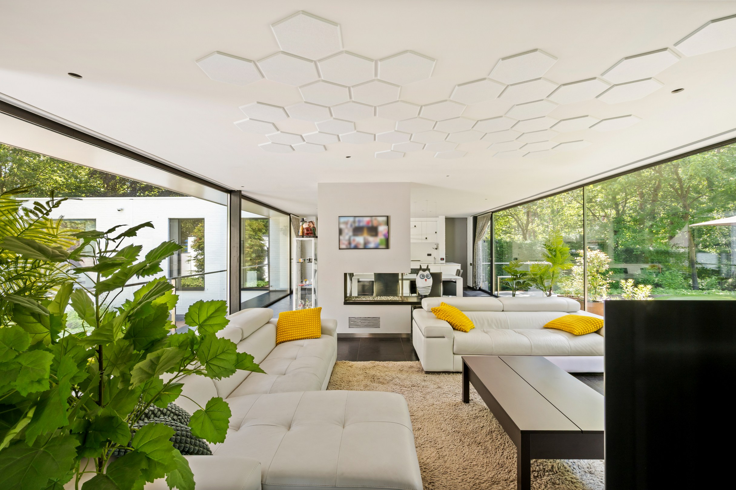 Single-storey villa with 3 bedrooms on 1,560 m² in Mol - photo 5