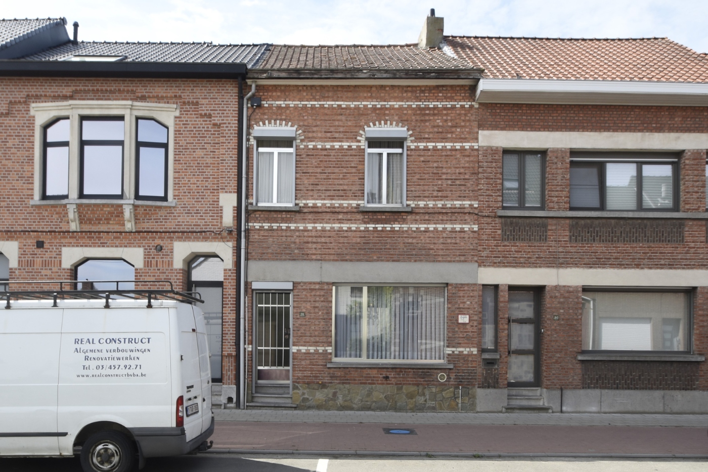 Te renoveren woning met grote Zuidgerichte tuin - foto 1