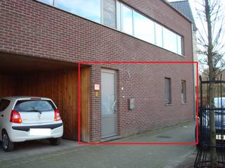 Gelijkvloers appartement in het centrum van Geel met 1 slpk, keuken, woonkamer, badkamer en terras.