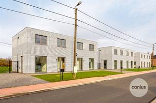 HEDENDAAGSE & ENERGIEZUINIGE WONING MET 4 SLKS Wij bevinden ons in Bekkevoort, een gemeente gelegen in de provincie Vlaams-Brabant. Deze woning...