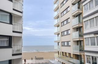 Volledig gerenoveerd appartement met een mooi zeezicht gelegen tussen het Driehoeksplein en Albertplein. Het appartement is stijlvol...