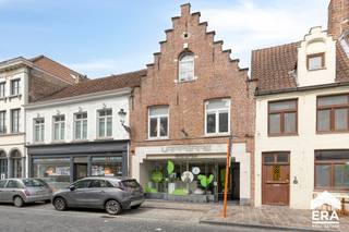 INSTAPKLAAR HANDELGELIJKVLOERS IN CENTRUM BRUGGE MET 2 PARKEERPLAATSENOp zoek naar een commercieel toplocatie in het hart van Brugge? Ontdek dit...