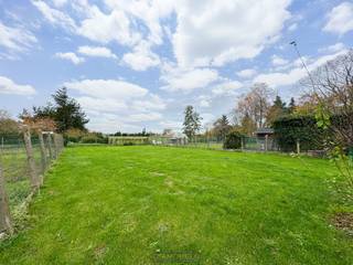 1ste bezoekdag donderdag 11 december! Inschrijven kan via www.nobels.be onder referentienummer 4179072.TE RENOVEREN HALFOPEN BEBOUWING met OPRIT,...