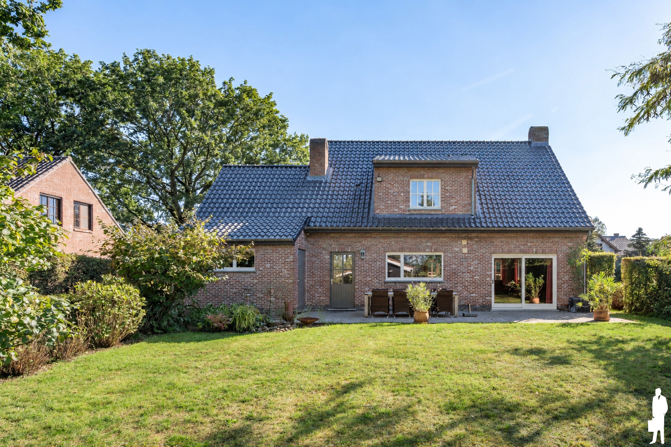 Ruime gezinswoning met 4 slaapkamers, polyvalente ruimte, vrijstaande garage met carport en open zicht in Nieuwmoer - foto 4
