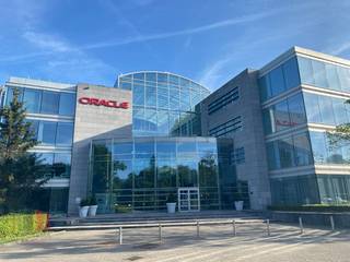 Fantastically located office space with a surface of 830 m² for rent at barely 280 m from the Ring exit 6 Vilvoorde and with direct access to the airport or Brussels. Also easily accessible by public transport, there are several bus stops in the vicinity. <br /><br />The modern offices are part of a high quality office building with a bright entrance hall with reception, private kitchenette, restaurant (ideal for (business) lunch), elevator, security, ... The building offers various possibilities due to its efficient layout of spaces suitable for individual offices as well as landscape offices.<br /><br />Ample parking near the building. Also other surfaces available.<br /><br />Contact PANORAMA for additional information, plans or a site visit 0477 09 00 09.<br /><br /> 