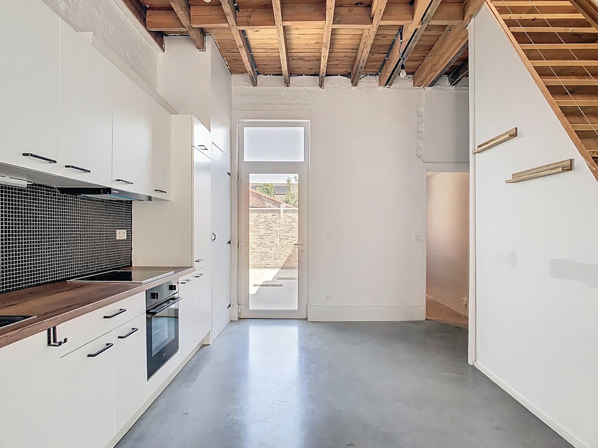 Gerenoveerde woning met 2 slaapkamers te Rupelmonde te huur - foto 1