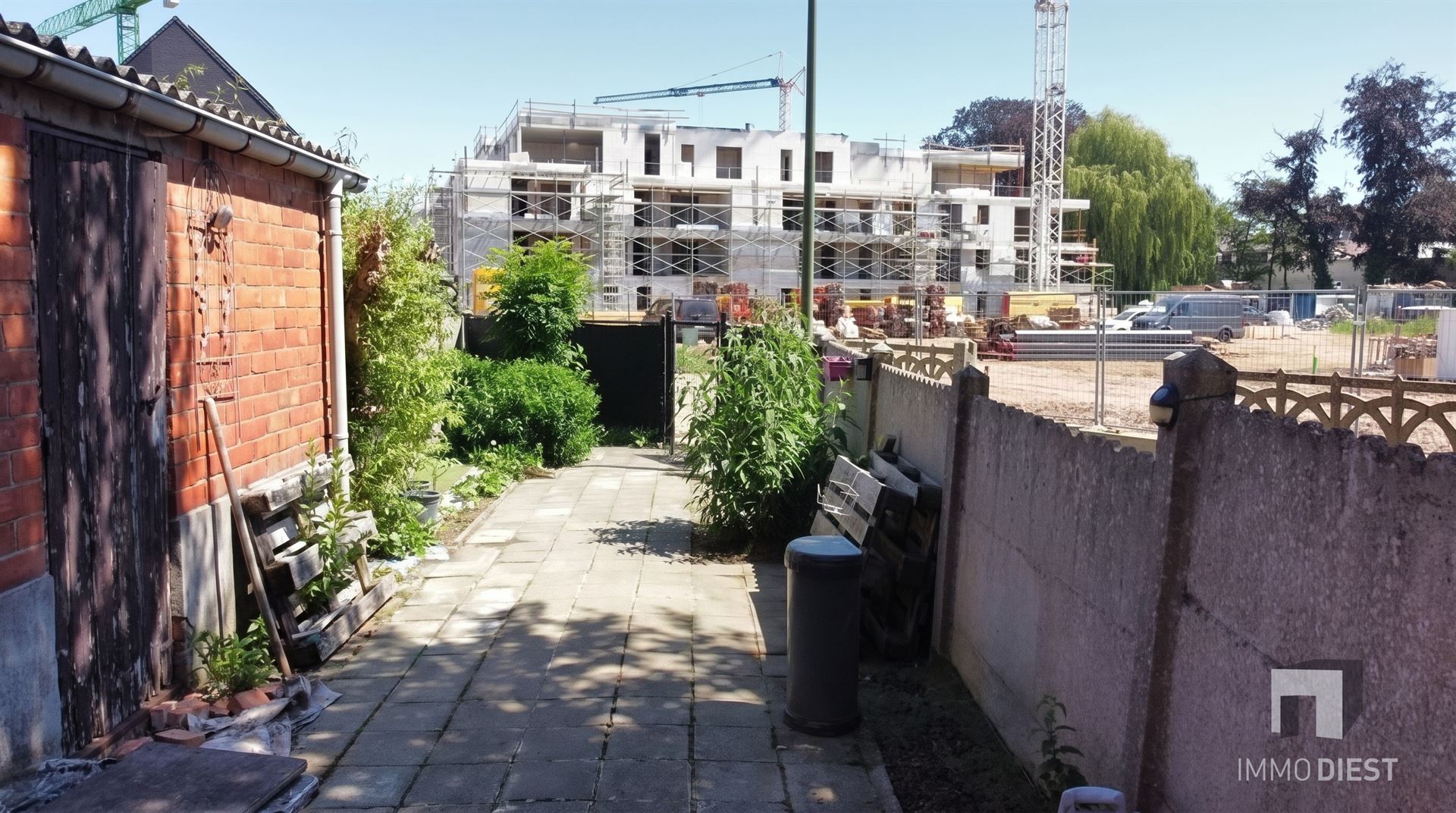 Te renoveren woning met 3 slaapkamers, 2 garages en tuin in Diest - foto 5