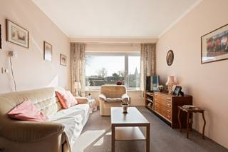 ent u op zoek naar een karaktervolle, verzorgde woning met ruime slaapkamers, garage en groot terras in centrum Burcht ? Lees hier dan zeker even verder ! <br /><br />GLVL: Op het gelijkvloers word u welkom geheten in een ruime inkomhal (14m²) waar we toegang krijgen tot een aparte wc, de wasplaats (9m²), een gigantisch grote garage van maar liefst 35m² groot en het terras (24m²) <br /><br />1steV: Via de spiraaltrap komen we terecht in een aangename woonkamer (met grote ramen voor lekker veel lichtinval) een open keuken, eetkamer en berging, die samen maar liefst 45m² groot zijn. De hal leidt ons verder naar de badkamer (6m²) met ligbad en douchefunctie, een dubbele wastafel en extra toilet, die ook vanuit de hal bereikbaar is.<br /><br />2deV: op de tweede verdieping kunnen we 4 volwaardige slaapkamers vinden, genoeg ruimte voor iedereen dus! 

<p>Gelegen in een rustige buurt in het centrum van Burcht, op wandelafstand van school, winkels en met een vlotte verbinding naar de invalswegen, stellen wij u graag deze woning voor : een warme thuis met voldoende ruimte, betonnen vloeren, zonnepanelen en tal van mogelijkheden om naar uw eigen smaak te moderniseren.</p>

<p>Mis deze opportuniteit niet en plan snel uw bezichtiging in met uw makelaar</p>