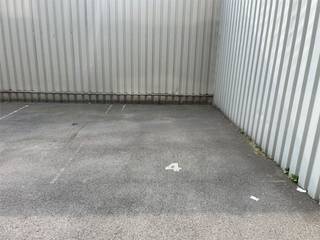 Ces trois emplacements sont situés dans le complexe fermé appelé « Résidence Athéna ».<br />Les emplacements sont vendus ensemble en 1 colis.<br />Les emplacements fermés sont accessibles via un portail automatique.