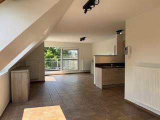 <h3><span>Modern apartment with 2 bedrooms, terrace and garage in the heart of Vichte</span></h3><p><span>Looking for a ready-made and comfortable apartment with all amenities within easy reach? Welcome to the residence Louis Isebaertplantsoen, where living in peace and near the bustling center of Vichte go hand in hand.</span></p><p><span>This recent apartment on the second floor (app. 203) offers everything you need:</span></p><ul><li><span>Two full bedrooms</span><span>, one equipped with built-in closets and a practical desk corner ideal for home workers!</span></li><li><span>A </span><span>spacious, sunny terrace</span><span> where you can relax.</span></li><li><span>A </span><span>fully equipped kitchen</span><span> with all modern appliances.</span></li><li><span>A convenient </span><span>storage room with built-in cupboards</span><span>, perfect for extra storage space.</span></li><li><span>And as an added bonus: a </span><span>locked garage box</span><span> included safe and always room for your car or extra storage.</span></li></ul><p><span>The location is an absolute asset: within walking distance of stores, schools and public transport, and with easy access to the main access roads.</span></p><p><span>Rental price: 650/month + 50 syndic</span></p><p><span>Interested in this apartment? Contact us today for a visit this is an opportunity not to be missed!</span></p>