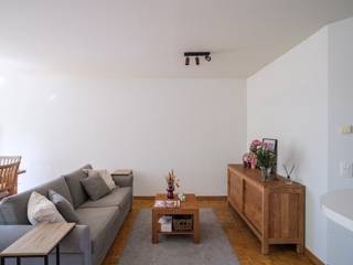 Bel Sander op 0479355602 voor een afspraak: Bezoek op vrijdag 26 juni.<br /><br />Met zicht op de Gentse binnenwateren, recht tegenover de imposante Krook, wordt dit prettige appartement met één slaapkamer te huur aangeboden. In residentie Colosseum, op de hoek van de Oudescheldestraat en de Kuiperskaai, vinden we dit volledig instapklaar appartement dat bestaat uit een keurige inkomhal, slaapkamer met ensuite badkamer, keuken en leefruimte. <br /><br />Vlakbij invalswegen, openbaar vervoer, universiteitsfaciliteiten en ontspanningsmogelijkheden. Perfect voor young professionals, PhD-studenten, koppeltjes of eender wie zich wil vestigen op één van de meest gegeerde locaties in Gent! <br /><br />Huurprijs incl. syndicuskosten = 895 euro/maand.