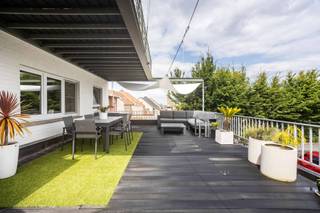 FOR SALE IN ROOSDAALLooking for a stylish, spacious apartment in an excellent location? Then this ready-to-move-in property in the center of Pamel is...