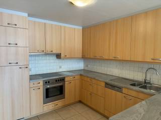 APPARTEMENT LUMINEUX AVEC TERRASSE ET VUE SUR LES ÉCLUSES Situé à quelques pas de la Grand-Place, des commerces et des transports en commun,...