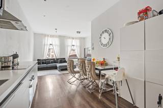 Gezellige duplex met 2 slaapkamers en balkon op Zurenborg!Dit appartement is gelegen op de gelijkvloerse verdieping van een recente totaalrenovatie...