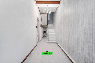 Droom je van een ruime woning vlakbij zee, winkels en openbaar vervoer? Deze woning van maar liefst 259 m² biedt alles wat je nodig zoekt:...