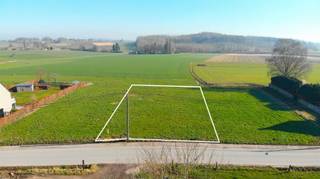 Op een vlot bereikbare ligging tussen Leuze en Doornik, midden de stille velden, op de rustgevende boerenbuiten, kan je een villawoning optrekken...