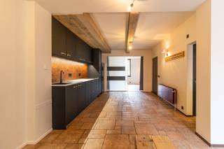 Kortenberg : Situé au calme, appartement rez-de-chaussée entièrement rénové et très bien fini (82 m²), comprenant 1 chambre à coucher et un...