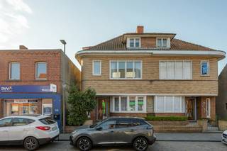 Unieke Art Deco-woning met authentieke elementen te Berendrecht! We betreden deze karaktervolle woning via de inkomhal, die toegang biedt tot...
