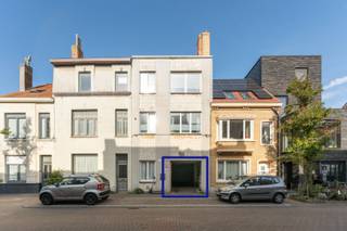 Deze afgesloten garagebox is gelegen in de Professor Jozef Vercoulliestraat 23 , Oostende. <br />De garage is 4,85m diep en 2,65m breed. 