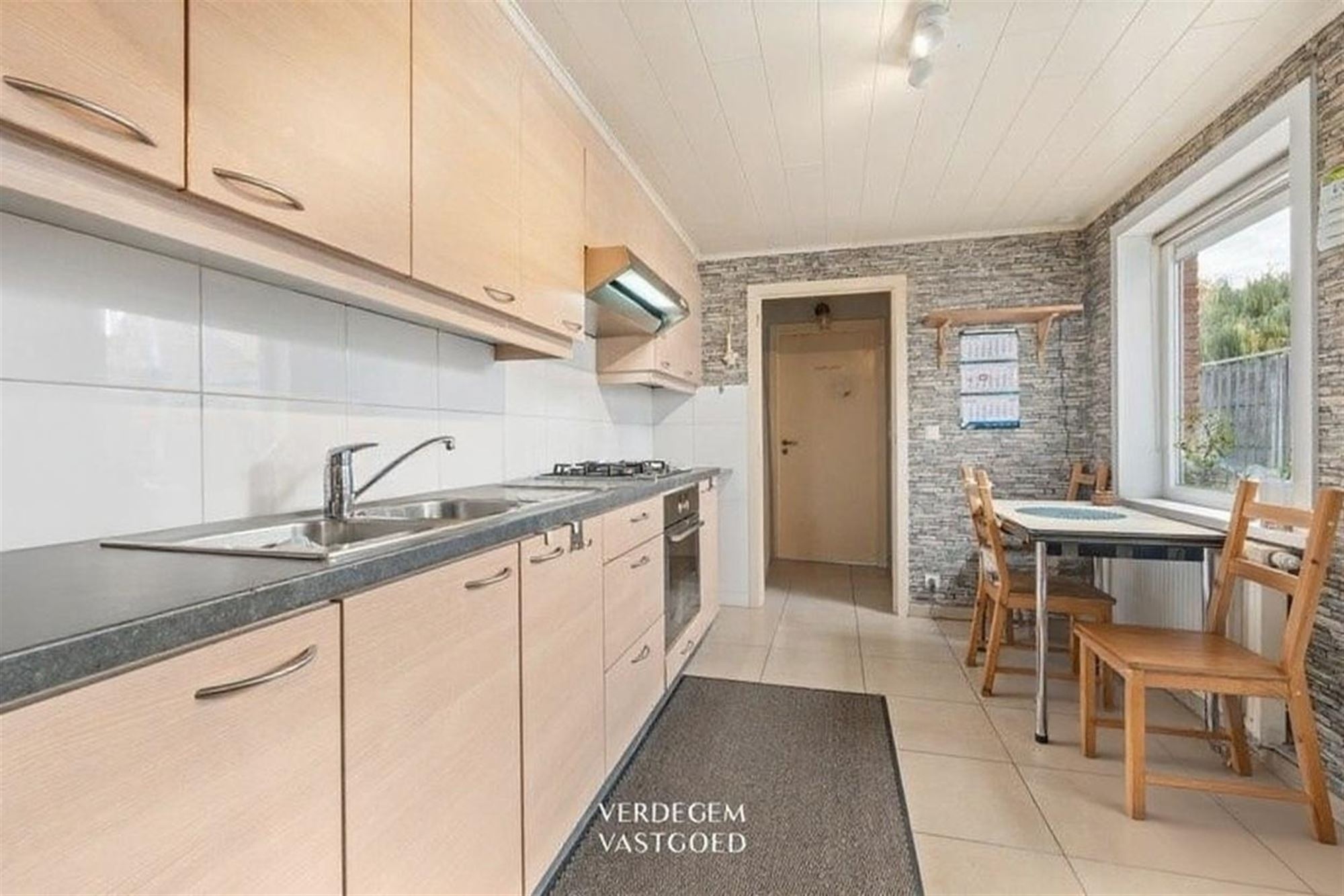 Wonen aan het Leopoldskanaal: gerenoveerde woning met 2 slaapkamers, tuin en terrasje - foto 4