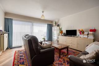 Dit ruime en lichtrijke appartement is ideaal gelegen in het centrum van Turnhout, op wandelafstand van winkels, horeca, openbaar vervoer en alle dagelijkse voorzieningen.<br />Wie op zoek is naar comfortabel wonen met alles binnen handbereik, zit hier helemaal goed.<br /><br />De aangename woonkamer geniet van veel natuurlijke lichtinval en sluit mooi aan op de moderne, volledig uitgeruste keuken.<br />Naast de keuken bevindt zich een praktische aparte berging, wat zorgt voor extra opbergruimte zonder in te boeten aan leefcomfort.<br /><br />Het appartement beschikt over twee volwaardige slaapkamers en een moderne badkamer.<br />Daarnaast is er een aparte wasplaats, wat het dagelijkse leven extra praktisch maakt.<br /><br />Buiten kan u genieten van een gezellig terras, ideaal om even tot rust te komen. Er is tevens een gemeenschappelijk tuintje. <br />Tot slot is er ook een private kelderberging inbegrepen.<br /><br />Dankzij het gunstige EPC woont u hier energiezuinig, met een positieve impact op uw energiefactuur.<br />Een comfortabel en instapklaar appartement op een toplocatie, perfect als eigen woonst of als interessante investering.