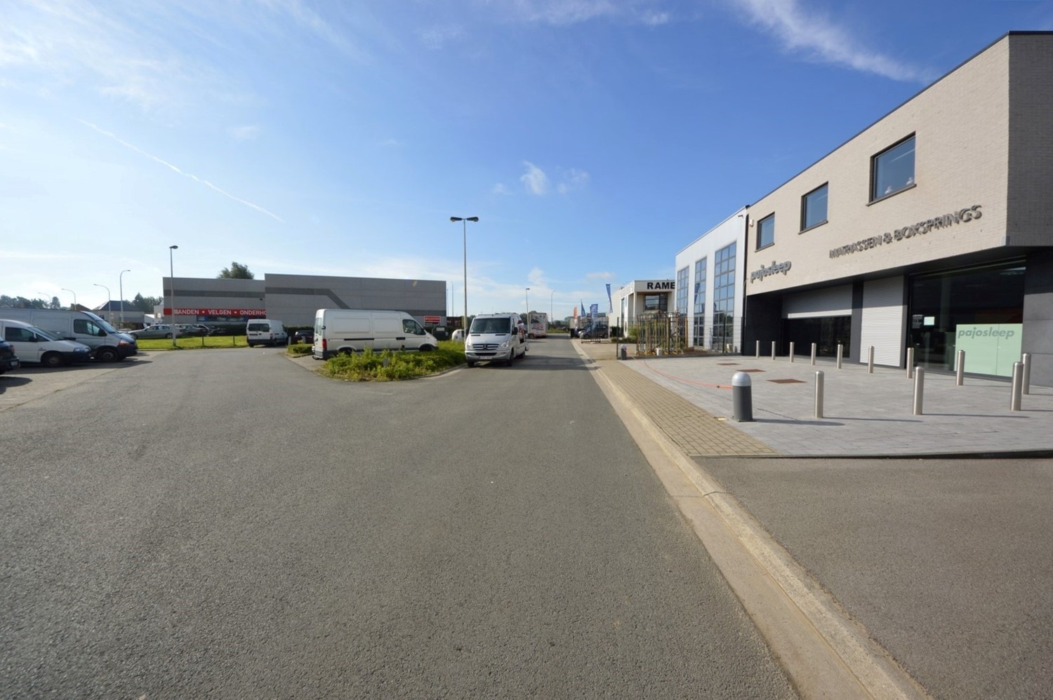 COMPLEET INSTAPKLAAR MAGAZIJN MET BUREEL 400 M2 EN PARKING - foto 3
