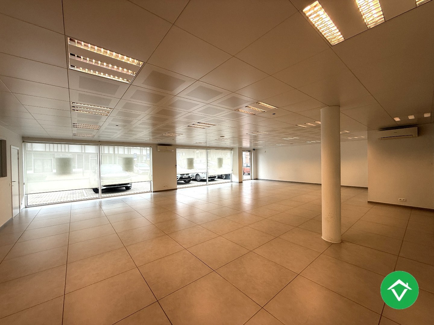 Ruim handelspand van 183m² op een centrale ligging te Roeselare - foto 4