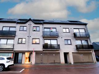 Instapklaar appartement met 2 slaapkamers en garage in Merchtem Ontdek dit ruime en lichtrijke appartement, rustig gelegen en toch vlot...