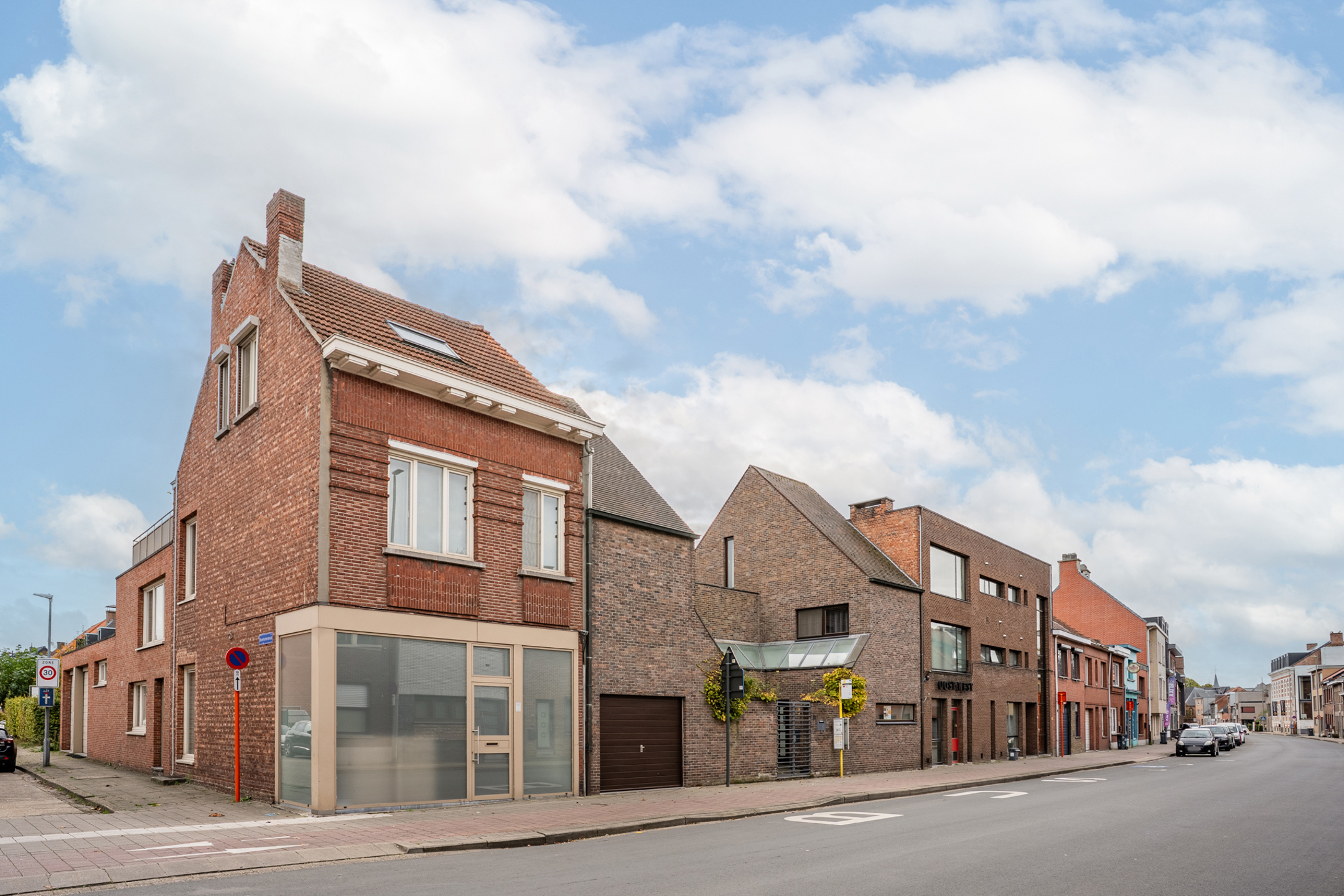 Polyvalente handelswoning met 3 slaapkamers, groot dakterras en dubbele inpandige garage - foto 2