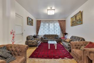 Eengezinswoning met 5 slaapkamers te koop in het hart van Wemmel, op wandelafstand van winkels, openbaar vervoer, scholen, ...Met een...