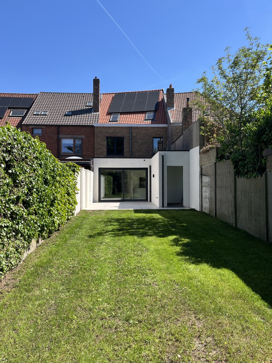 Hoogwaardig gerenoveerde woning met zongerichte tuin - foto 3