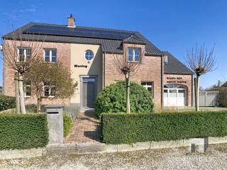 Charmante en bijzonder ruime gezinswoning met studio in Olmen op een terrein van 9a91 en bewoonbare oppervlakte van 450m²Welkom in deze prachtige...