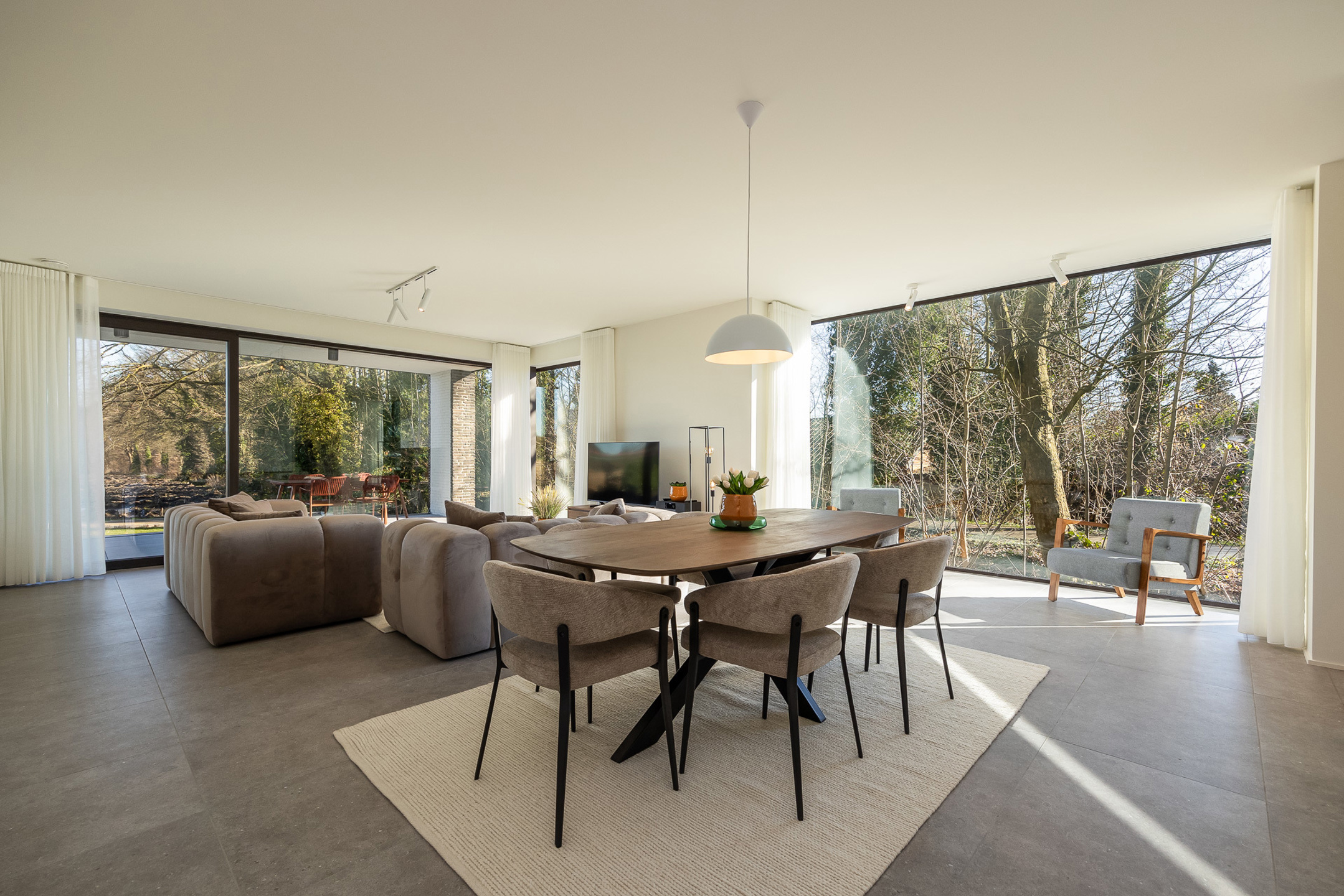 Nieuw bemeubeld app met 2 slpks, 2 badks en 2 terrassen.  - foto 2