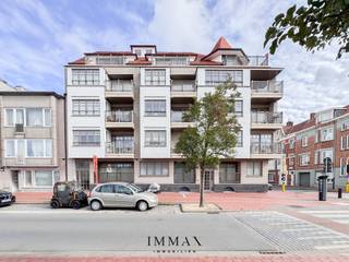 Cet appartement élégant et récent est orienté sud-ouest et situé sur la Koningslaan, à quelques pas du lac Zegemeer et du centre commercial de...