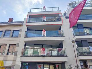 Prachtig volledig instapklaar nieuwbouwappartement met 2 kamers te huur in centrum Waregem. Dit appartement is mooi afgewerkt met overal...