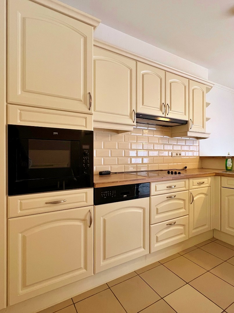 Gelijkvloers appartement met koertje in het centrum van Ieper - foto 5